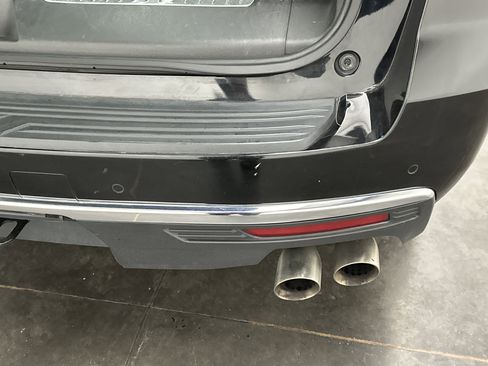 Used 2024 Chevrolet Suburban Premier image 19