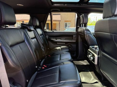 Used 2019 Ford Expedition XLT w/ Equipment Group 202A AWD/4WD image 19