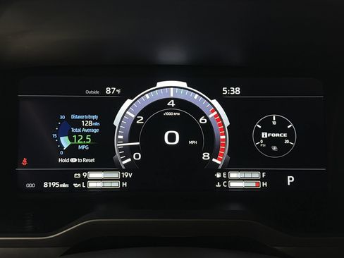 Used 2025 Toyota Tundra Limited AWD/4WD image 29