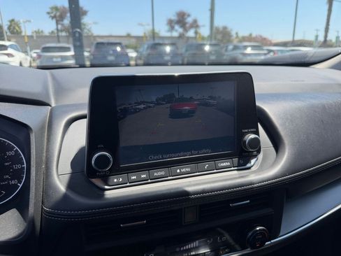 Used 2025 Nissan Rogue SV FWD image 25