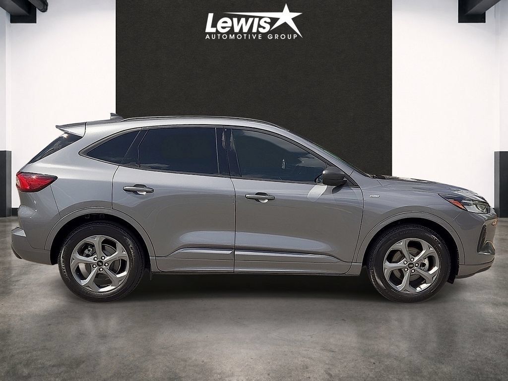 Used 2024 Ford Escape ST-Line w/ Tech Pack #1 FWD image 5
