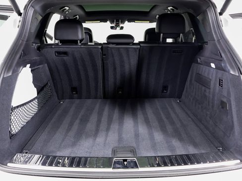 Certified 2023 Porsche Cayenne Platinum Edition image 12