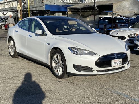 Used 2015 Tesla Model S 70 image 8