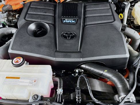 Used 2025 Toyota Tundra Limited AWD/4WD image 45