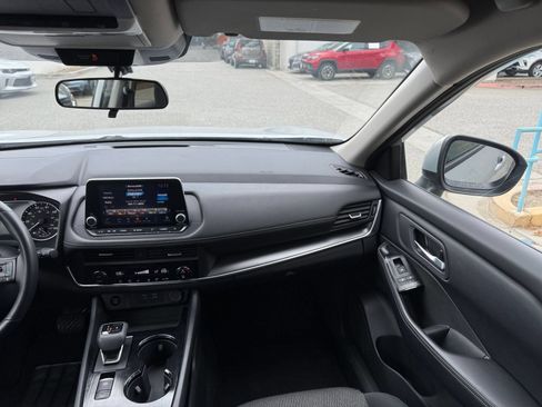 Used 2025 Nissan Rogue SV FWD image 32