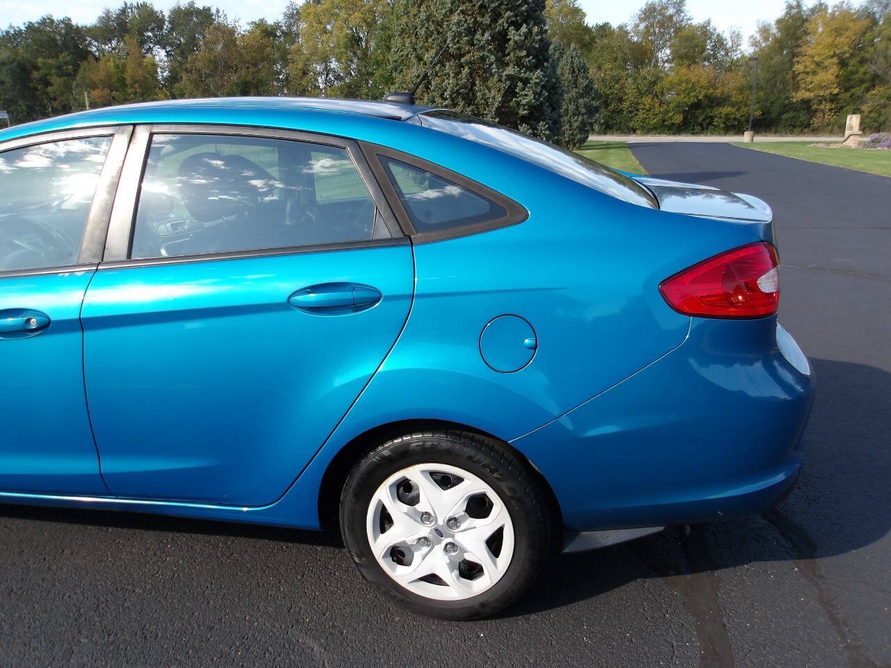 Used 2013 Ford Fiesta SE FWD image 33