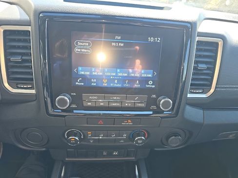 Used 2022 Nissan Frontier SV image 9