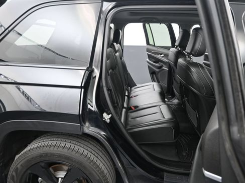 Used 2023 Jeep Grand Cherokee Limited w/ Luxury Tech Group II AWD/4WD image 35