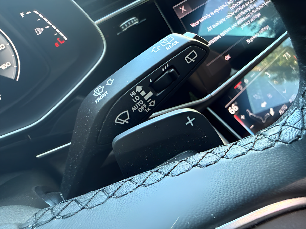 Used 2023 Audi Q8 Premium Plus AWD/4WD image 26