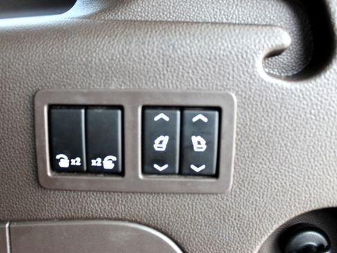 Used 2017 GMC Yukon XL Denali w/ Open Road Package image 19