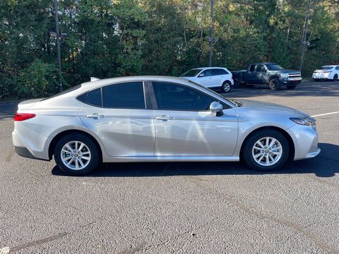Used 2025 Toyota Camry LE image 21