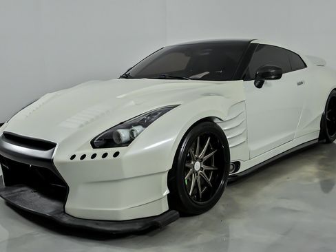 Used 2013 Nissan GT-R Premium AWD/4WD image 6