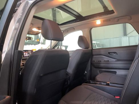 Used 2025 Nissan Pathfinder SV w/ SV Premium Package AWD/4WD image 7