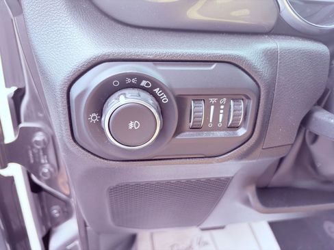 Used 2022 Jeep Wrangler Unlimited Sahara w/ LED Lighting Group image 8