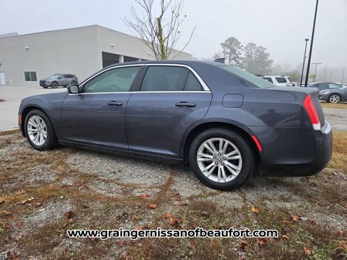 Used 2019 Chrysler 300 Touring L w/ Quick Order Package 22F image 7