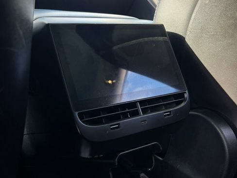 Used 2021 Tesla Model Y Long Range image 19