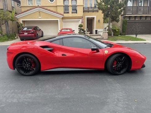 Used 2018 Ferrari 488 GTB RWD image 6