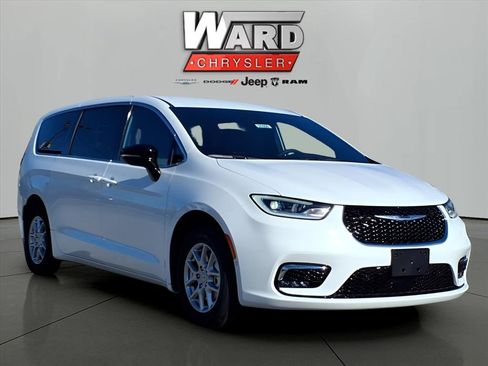 New 2025 Chrysler Pacifica Select image 1