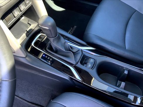 Used 2024 Toyota Corolla Cross XLE w/ Convenience Package image 17