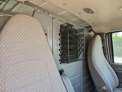Used 2015 Chevrolet Express 2500 RWD image 11