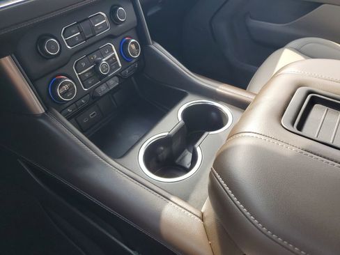 Used 2022 Chevrolet Tahoe Z71 w/ Luxury Package image 20