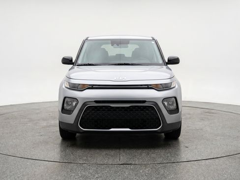 Used 2025 Kia Soul LX w/ LX Technology Package image 2