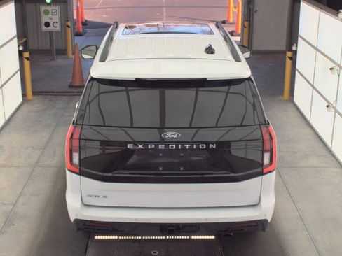 Used 2025 Ford Expedition Active image 16