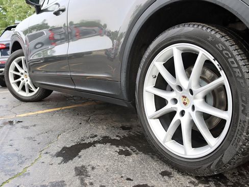 Used 2019 Porsche Cayenne AWD/4WD image 14