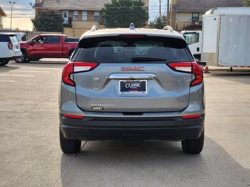 Used 2023 GMC Terrain SLE w/ Driver Convenience Package FWD image 13