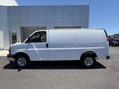 Used 2025 GMC Savana 2500 w/ Driver Convenience Package RWD image 4