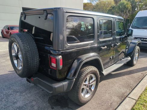 Used 2019 Jeep Wrangler Unlimited Sahara image 6