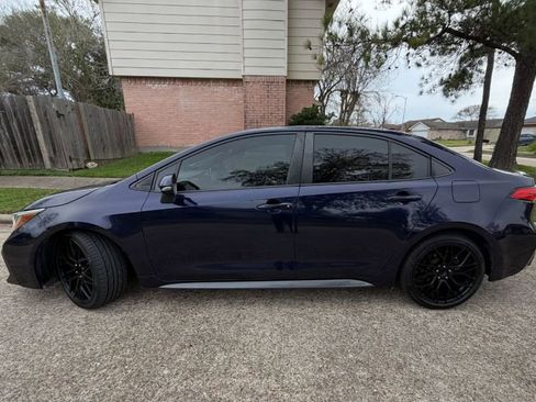 Used 2020 Toyota Corolla SE w/ SE Premium Package FWD image 8