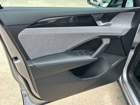 Certified 2025 Volkswagen Tiguan S FWD image 19