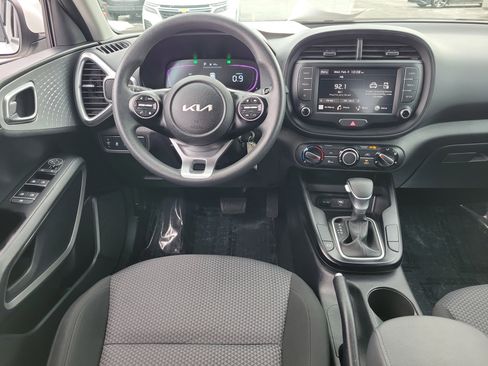 Used 2025 Kia Soul LX w/ LX Technology Package image 10