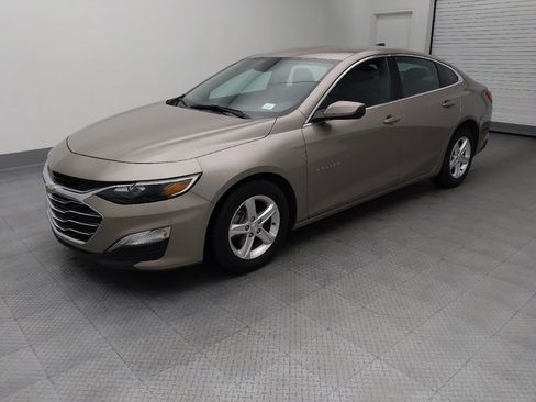 Used 2025 Chevrolet Malibu LS FWD image 2
