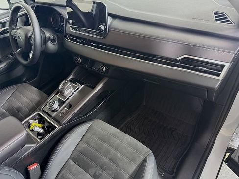 Used 2024 Mitsubishi Outlander SE image 30