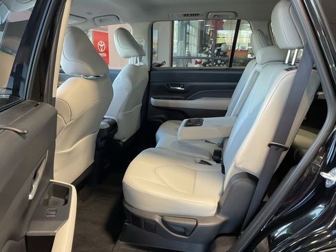 Certified 2024 Toyota Grand Highlander XLE image 22