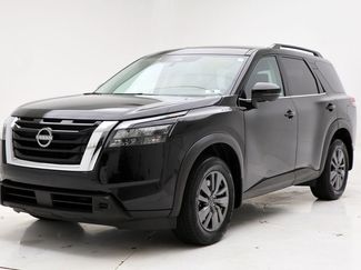 Used 2025 Nissan Pathfinder SV video 2