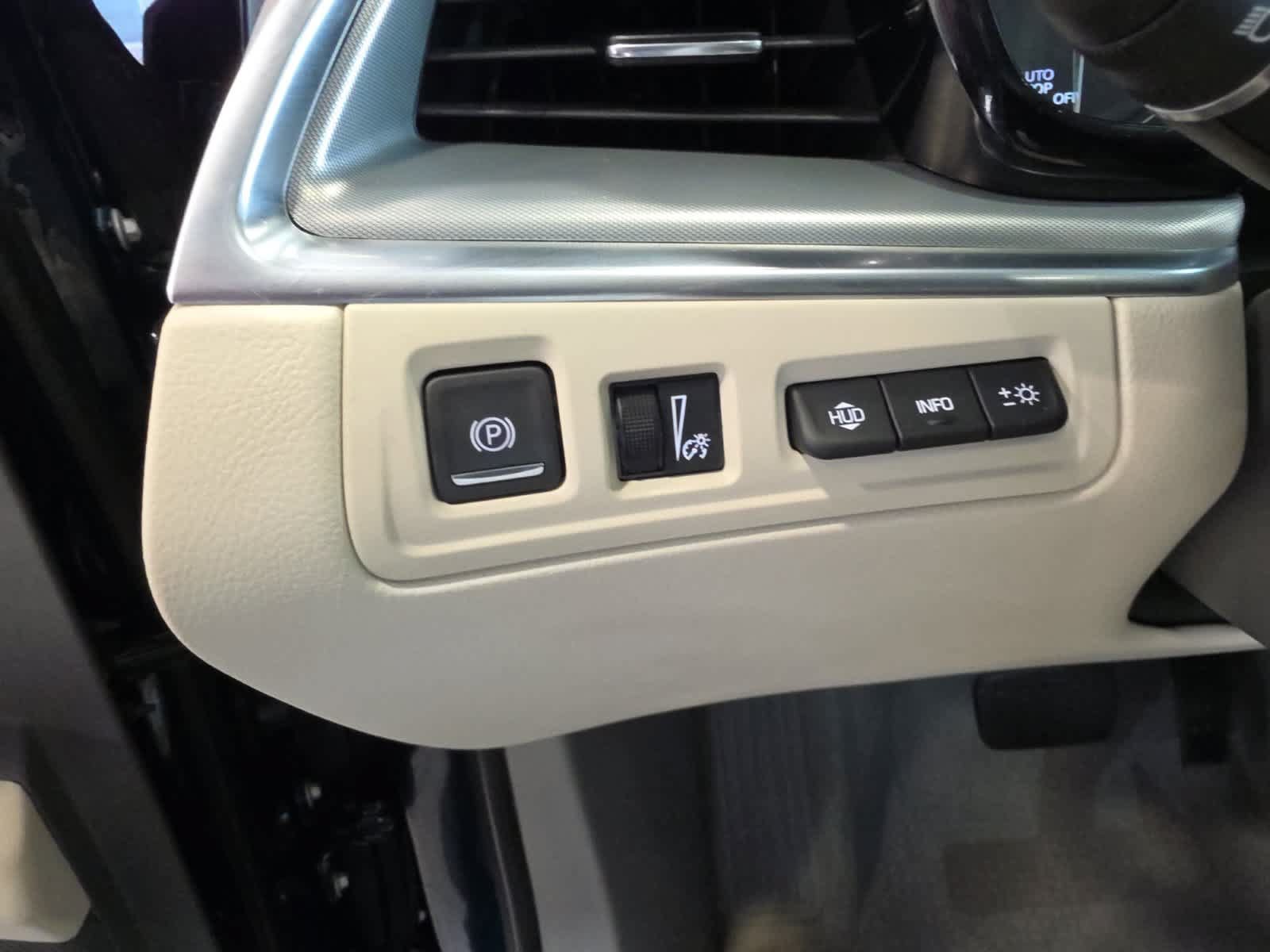 Used 2025 Cadillac XT5 Premium Luxury w/ Technology Package AWD/4WD image 21