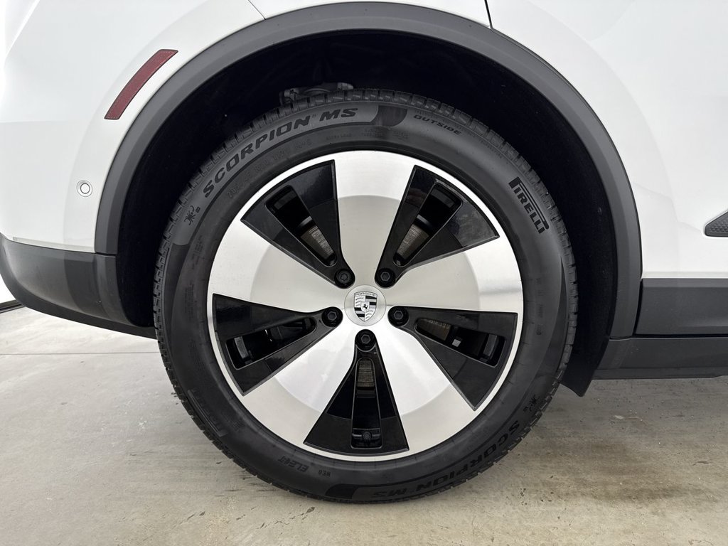 Certified 2025 Porsche Macan 4 Electric AWD/4WD image 16