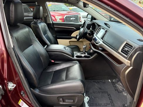 Used 2019 Toyota Highlander Limited Platinum AWD/4WD image 23