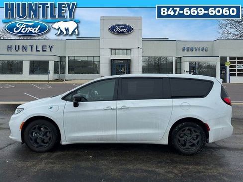 Used 2024 Chrysler Pacifica Select image 7