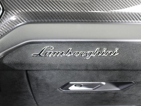 Used 2024 Lamborghini Urus Performante AWD/4WD image 47