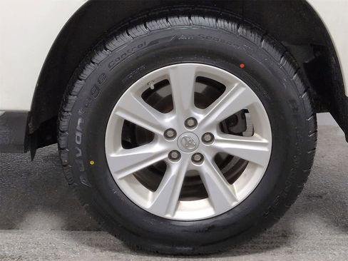 Used 2013 Toyota Highlander Plus image 14