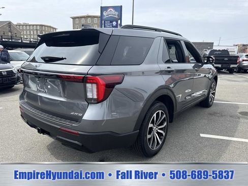 Used 2025 Ford Explorer ST-Line AWD/4WD image 9