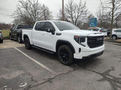 Used 2025 GMC Sierra 1500 Elevation w/ Elevation Premium Package image 4