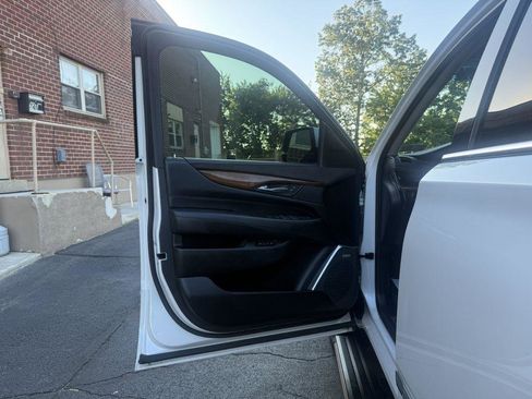 Used 2017 Cadillac Escalade Premium Luxury AWD/4WD image 13
