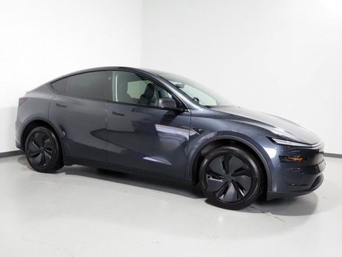 Used 2026 Tesla Model Y Long Range RWD image 1
