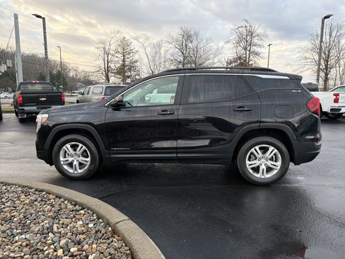 Used 2022 GMC Terrain SLE w/ Driver Convenience Package image 9