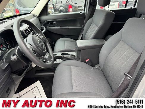 Used 2011 Jeep Liberty Sport AWD/4WD image 22